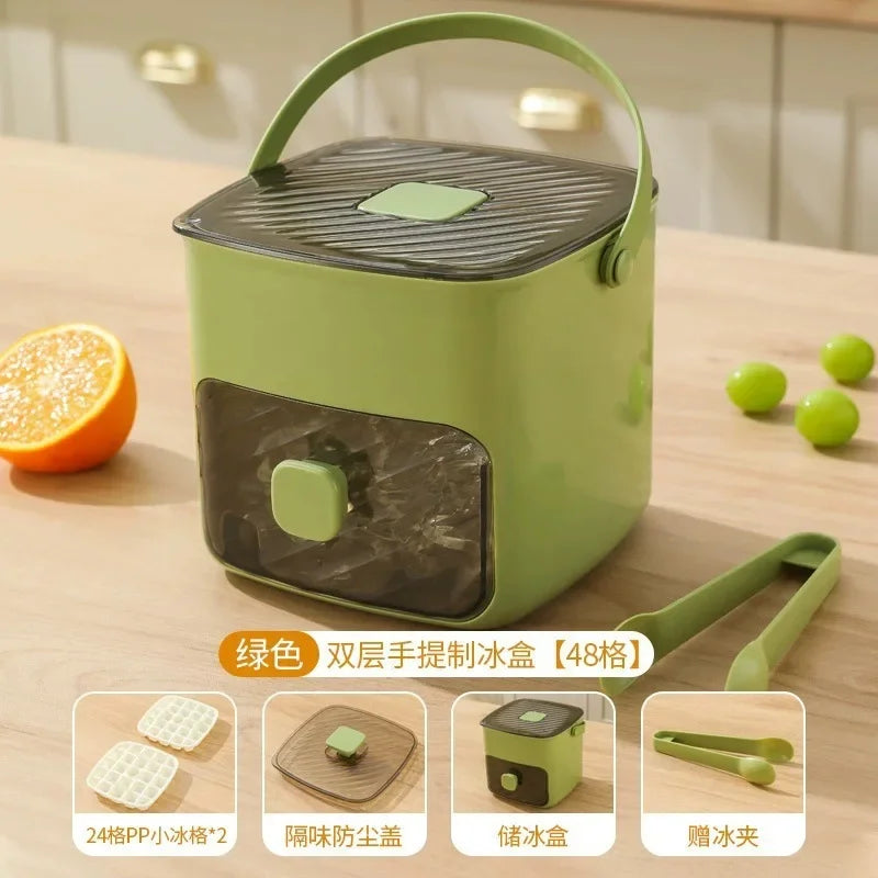 २०२५ नयाँ आइस बक्स एक क्लिकमा डि आइसिङ र सजिलो डिमोल्डिङ आइस ग्रिड ठूलो क्षमताको आइस मेकिंग बक्स स्क्वायर प्लास्टिक मोल्ड स्ट्रेनरको साथ